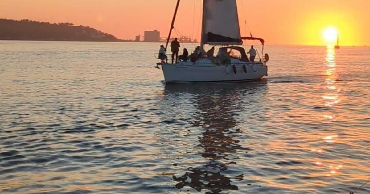 Lisboa:Sunset Sailing Tour at Tagus River with welcome drink