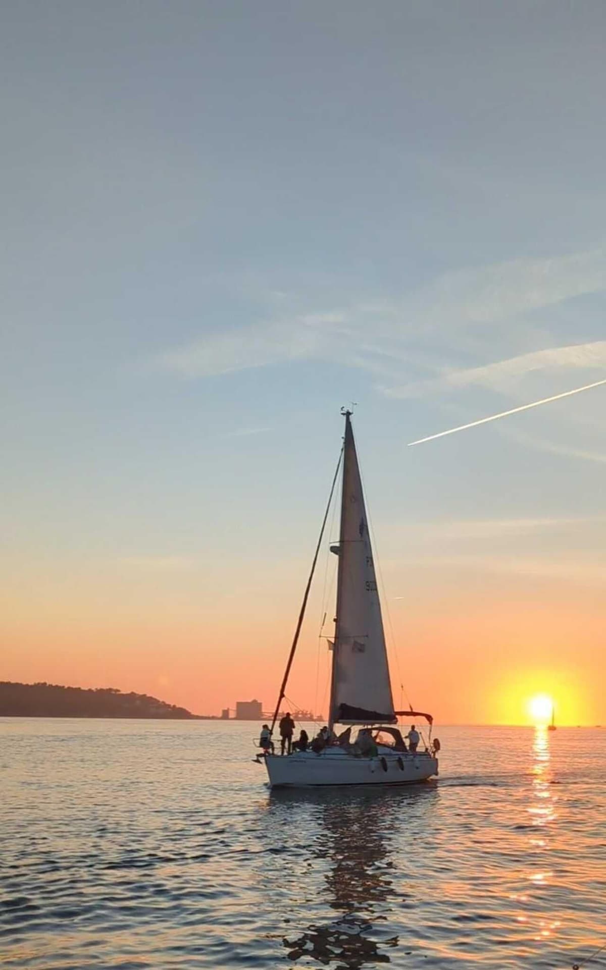 Lisboa:Sunset Sailing Tour at Tagus River with welcome drink