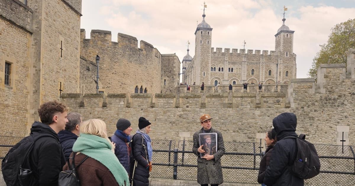 London: Medieval History Walking Tour from The Tower
