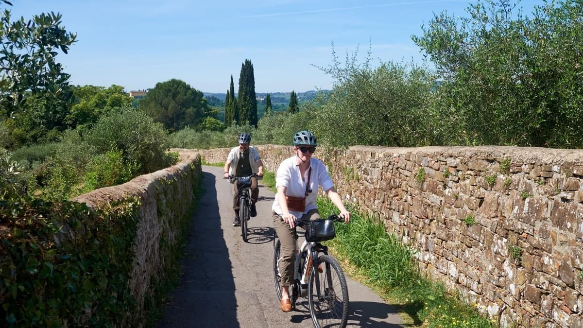 Florence: E-Bike Tour in Tuscany with Winery & Wine Tasting