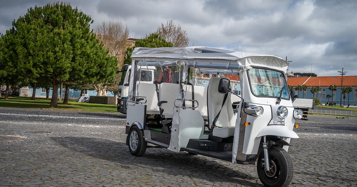 Lisbon: Private City Tour in Alfama and Chiado with Tuk Tuk