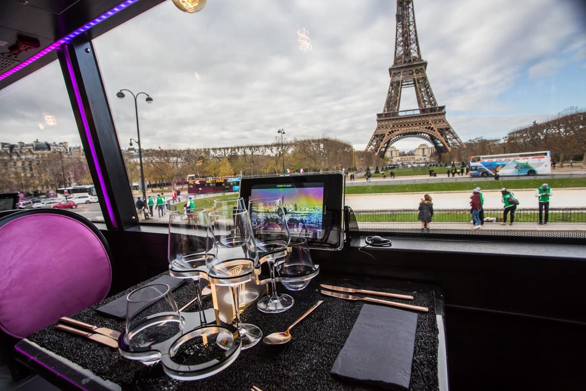 Paris: Cultural Night Bus Tour with Dinner On Board