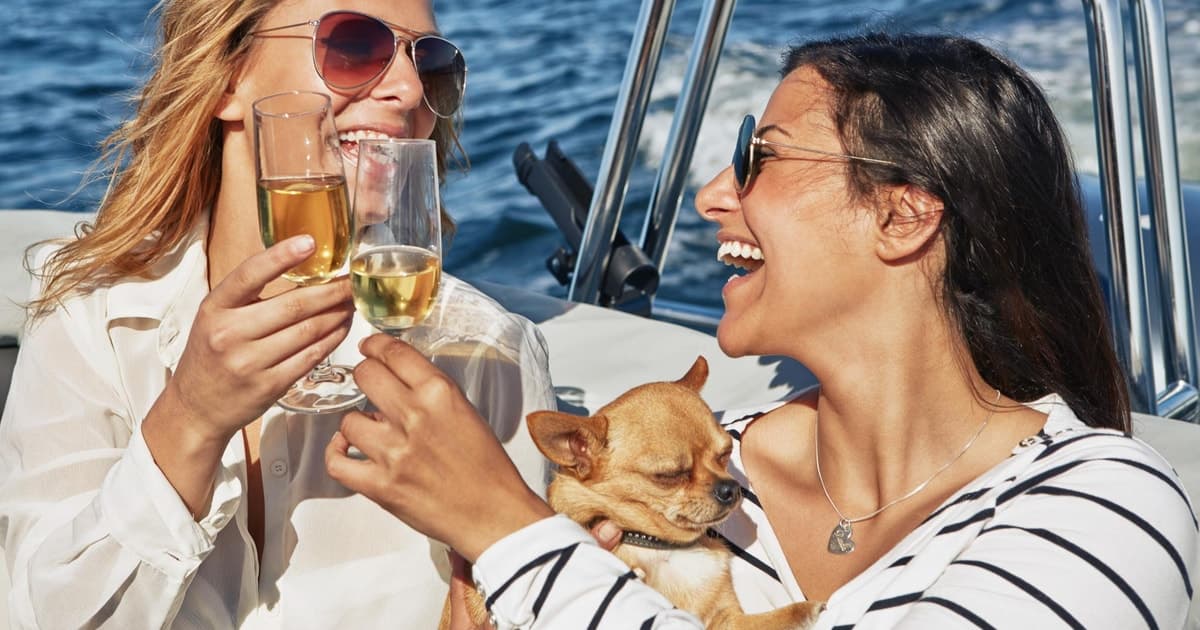 Procida: Sunset Boat Tour with a Swim and Lunch