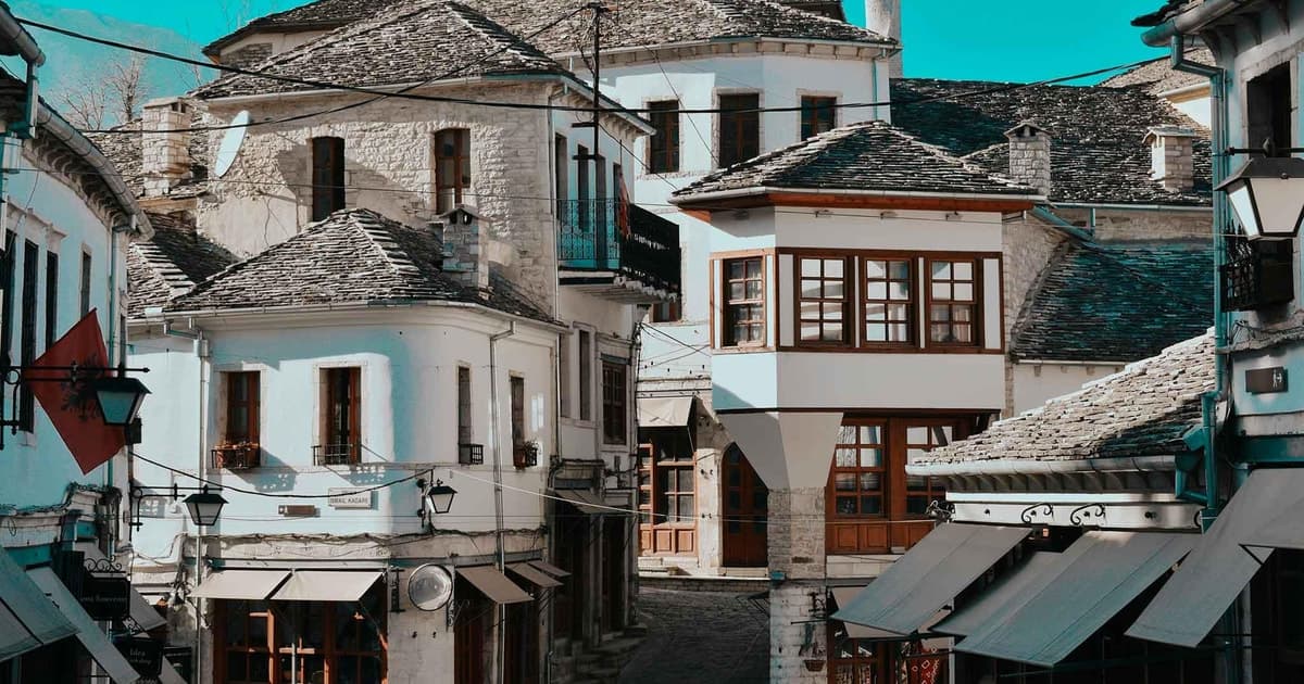 Desde Tirana: tour de 2 días a Përmet y Gjirokastër
