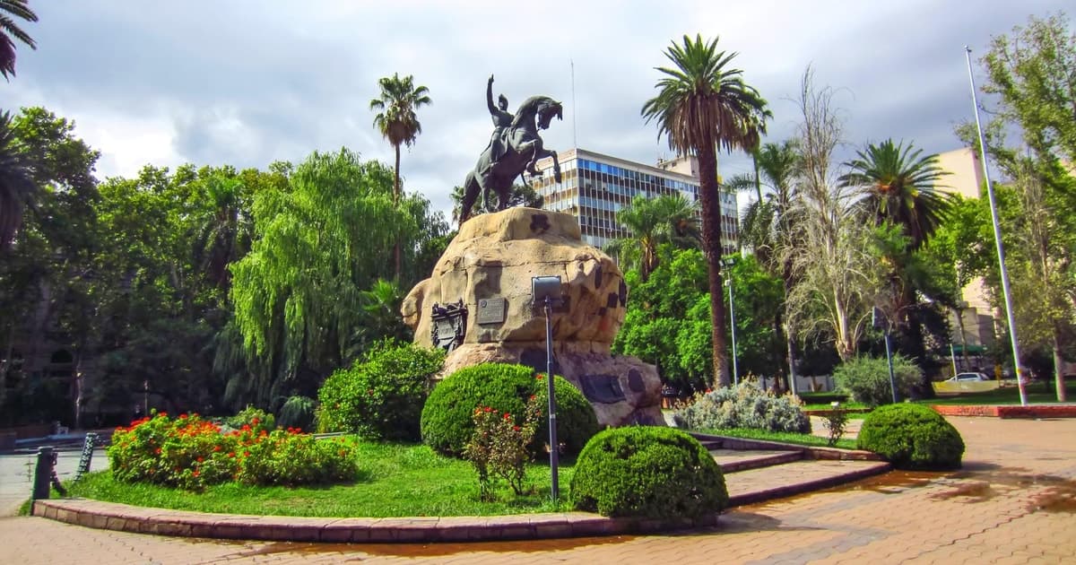 Tour privado guiado a pie por lo más destacado del casco antiguo de Mendoza