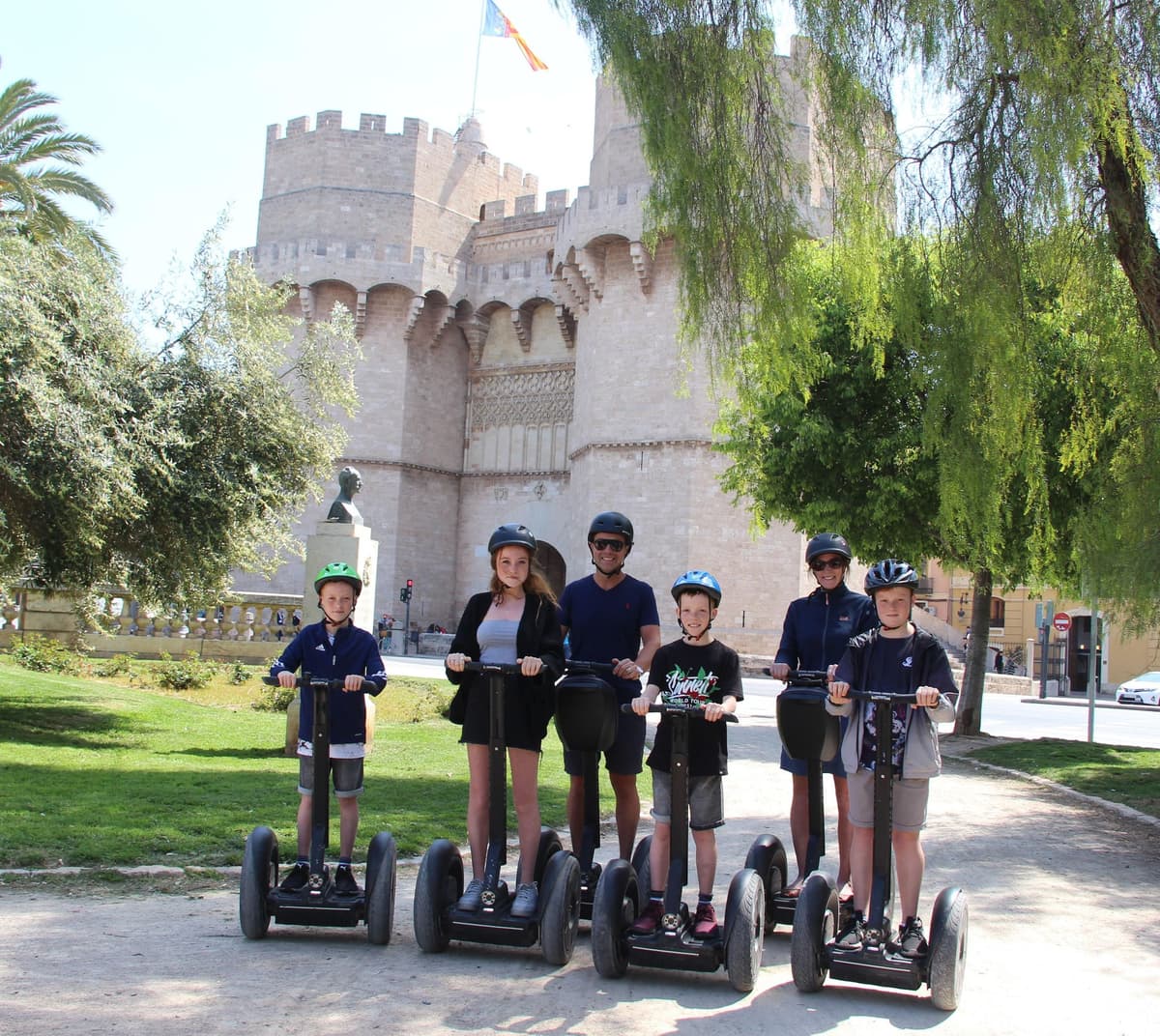 Tour turístico en grupo en Segway por Valencia