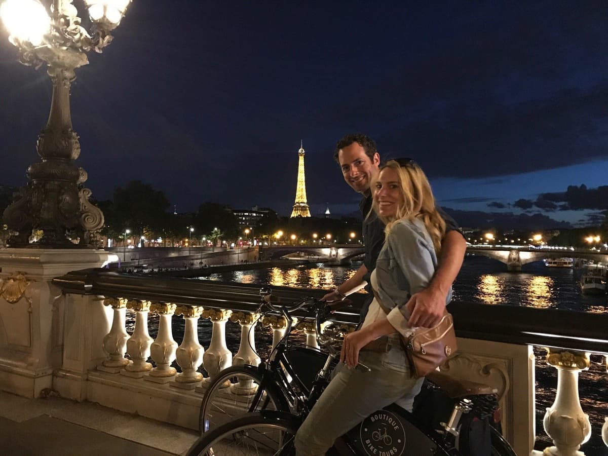 Paris: Night Small-Group Bike Tour & Boat Cruise