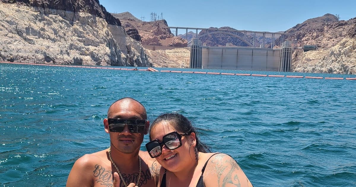 Lake Mead: VIP Kayak Tour to Hoover Dam with Lunch