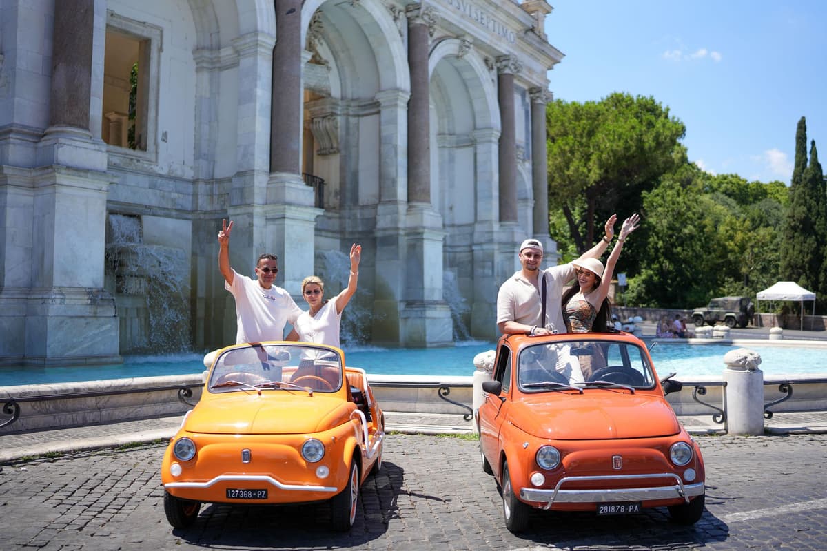 Rome: Photoshoot Service with Vintage Fiat 500