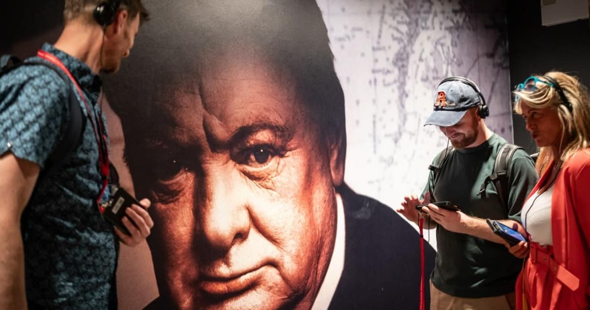 London: Big Ben, Churchill War Rooms & Buck'ham Palace Tour