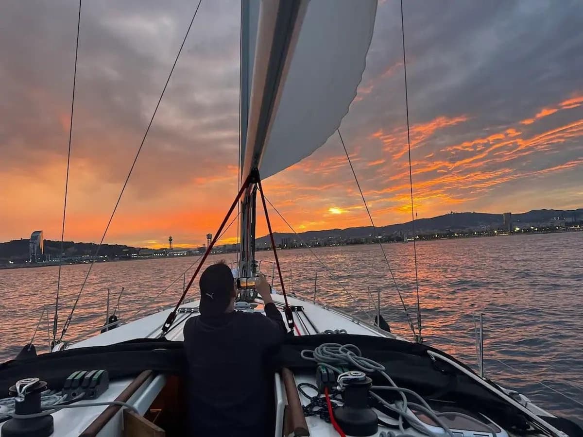 Barcelona: Sailing Tour with a Glass of Cava