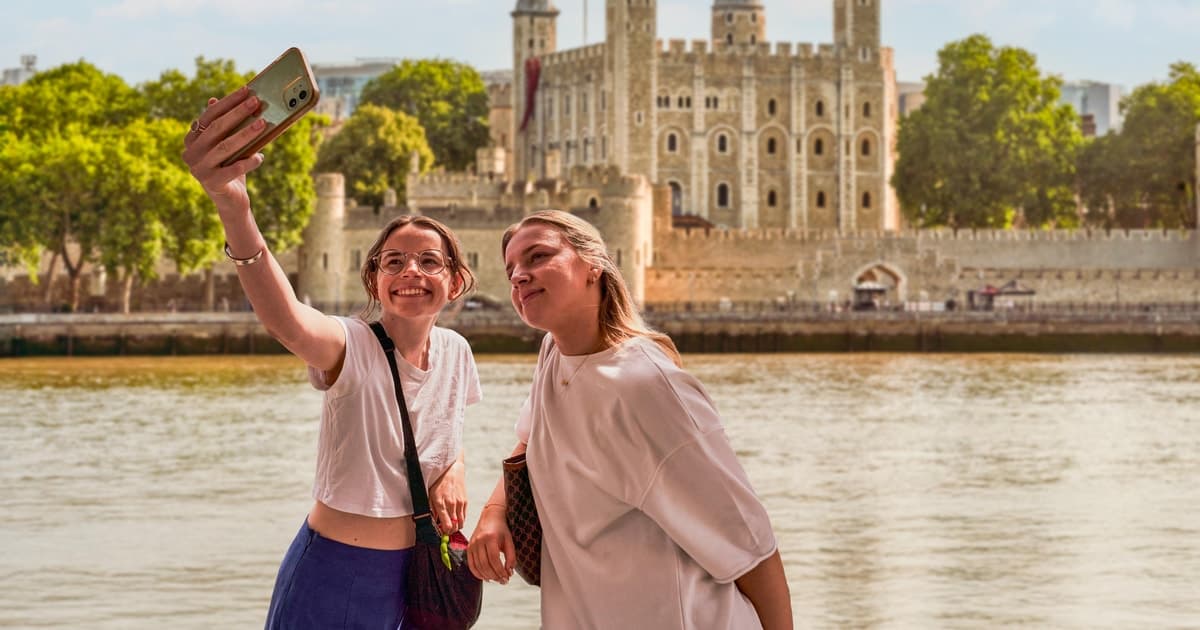 Tower of London Semi Private Tour with Thames River Cruise