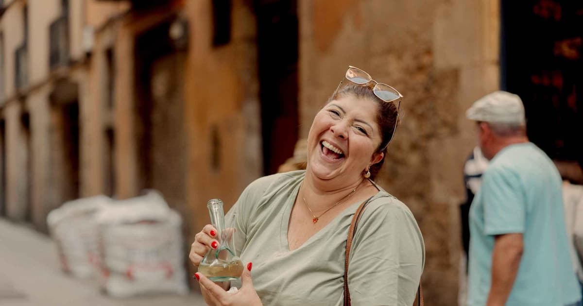 Barcelona: Tapas & Wine Tour with Time Out Market