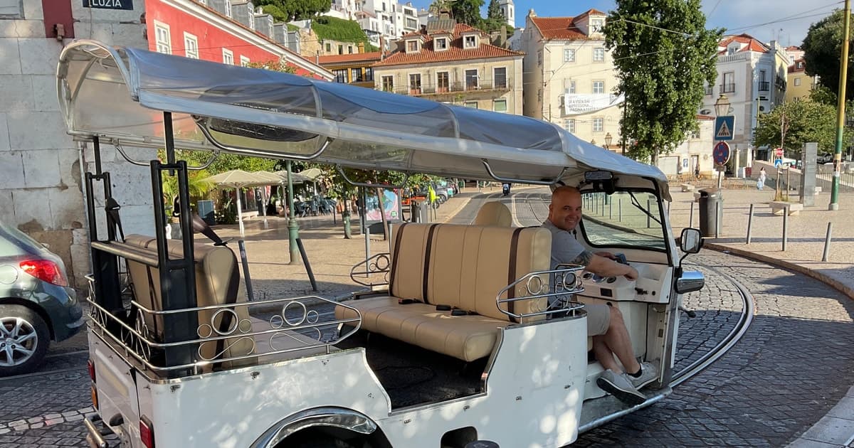 Lisboa: tour turístico de 2 horas en tuk tuk con recogida gratuita