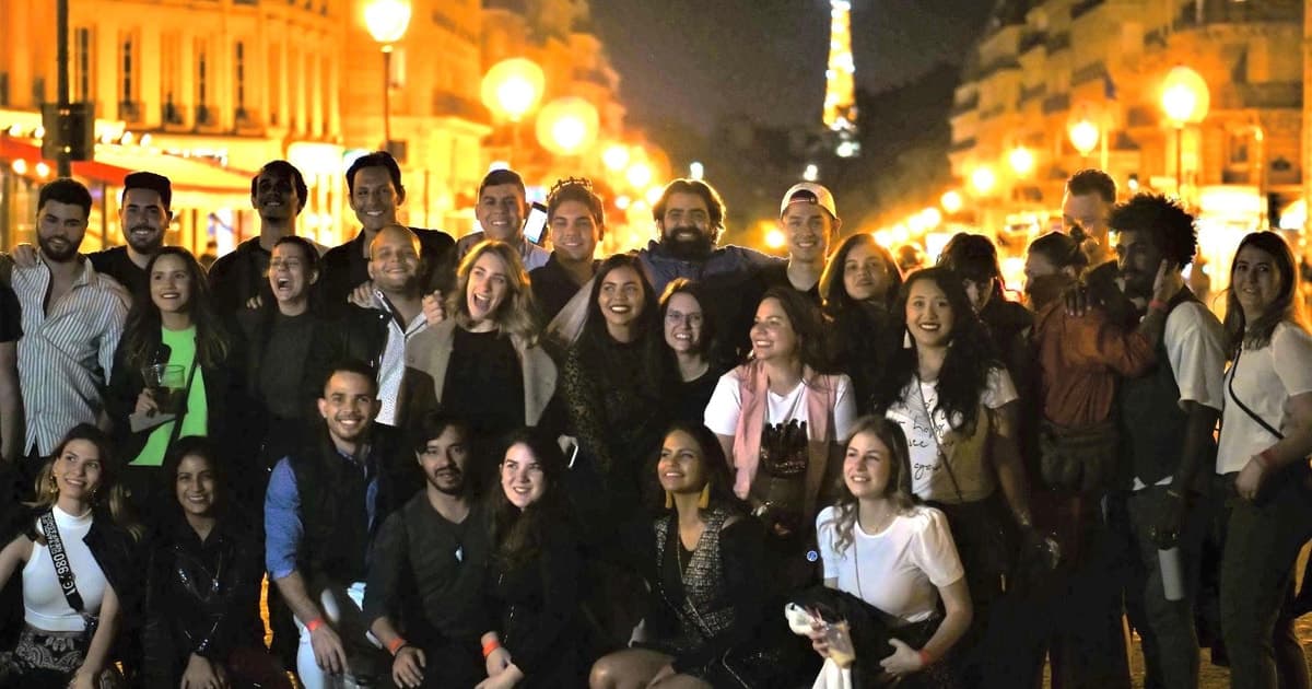 Paris: Latin Quarter Guided Pub Crawl to Bars and Clubs