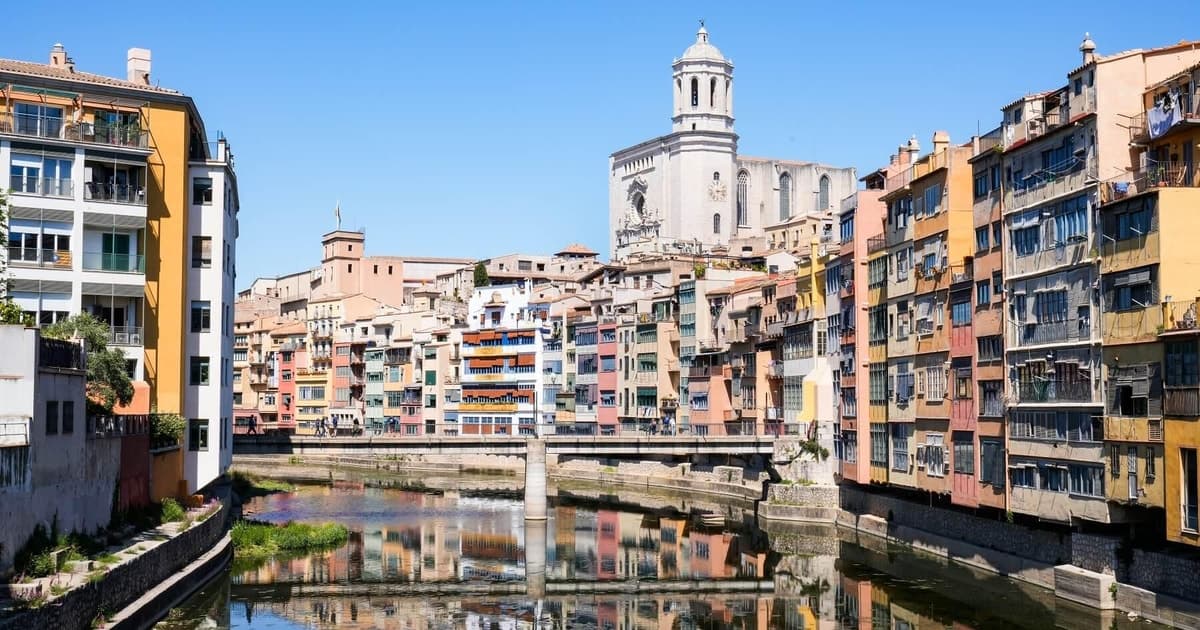 From Barcelona: Girona Guided Tour & Dalí Museum in Figueres