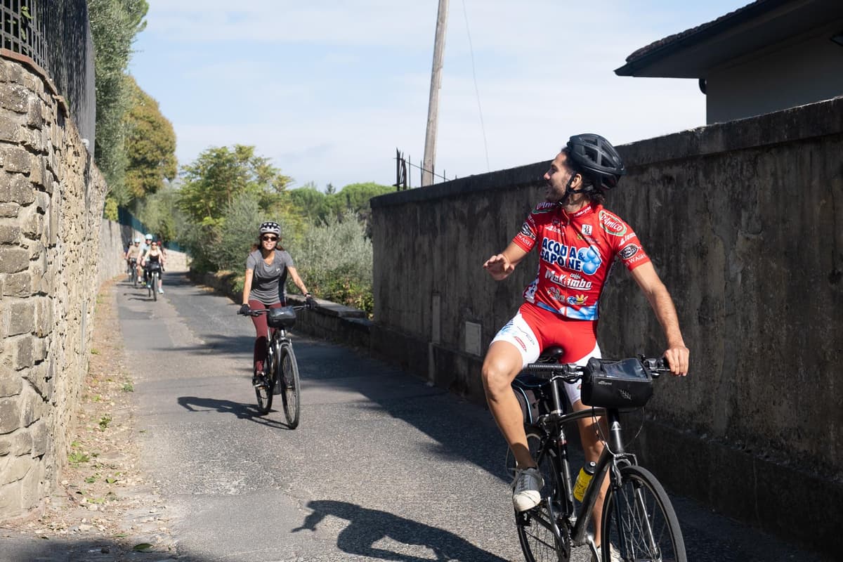 Florence: Tuscany Hills Bike Tour with Lunch & Wine Tasting