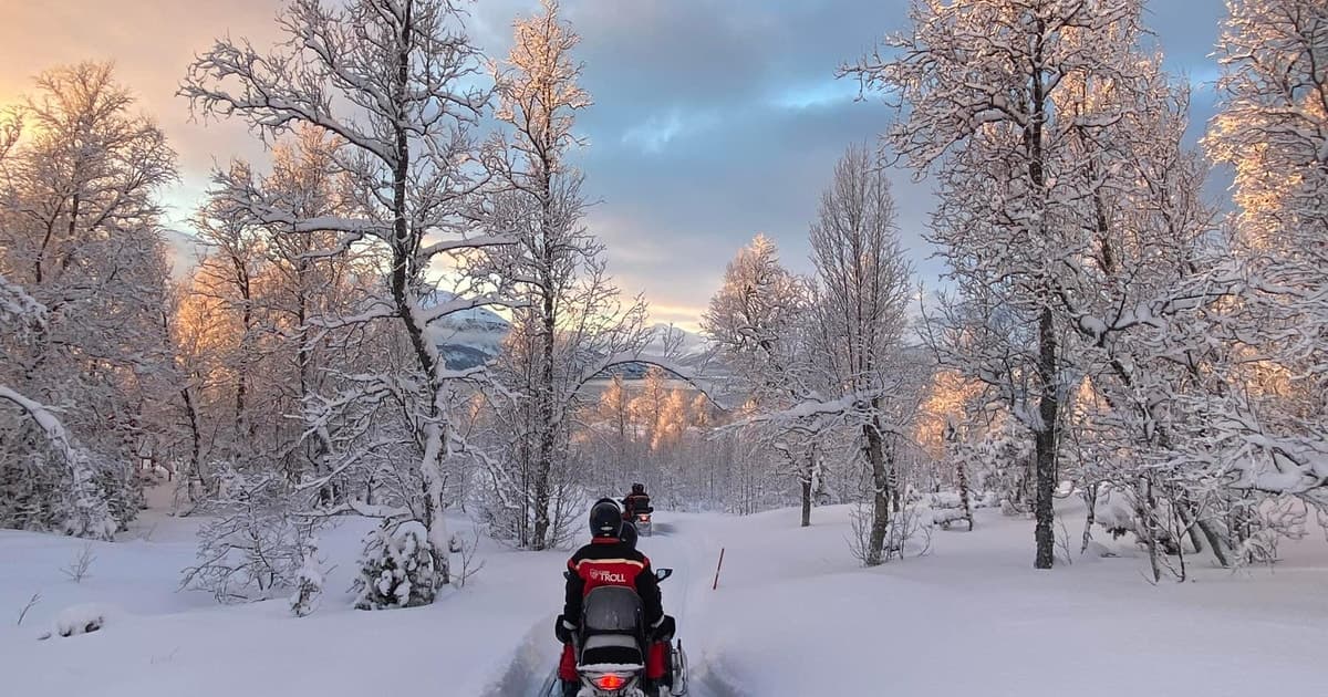 Desde Tromso: safari en motonieve eléctrica por los Alpes de Lyngen
