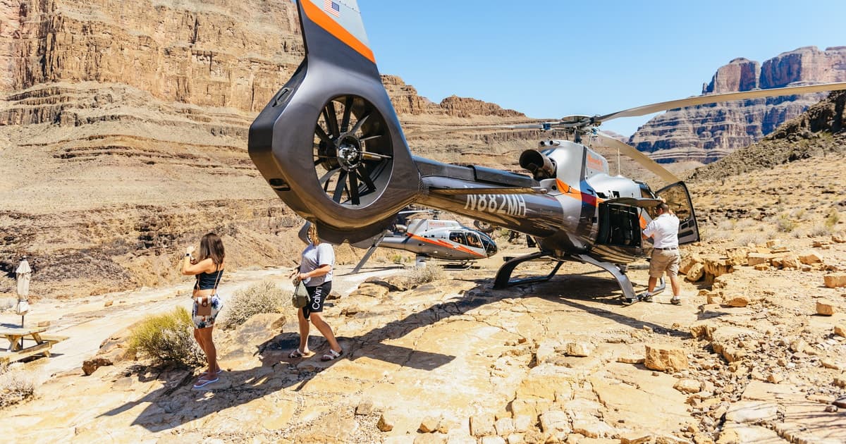 Vegas: Grand Canyon Helicopter Landing Tour and Champagne