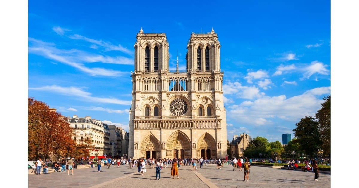 Notre-Dame de París: tour a pie guiado, degustación de macarons o almuerzo