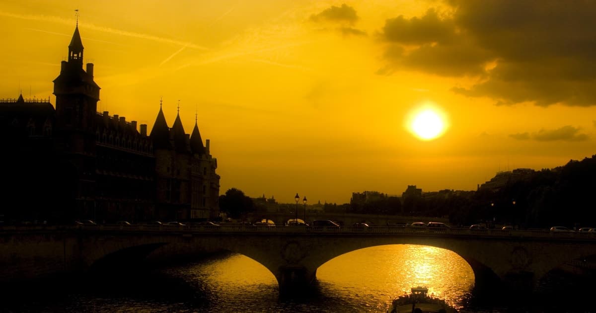 Paris: Ghosts, Legends & Mysteries Evening Walking Tour