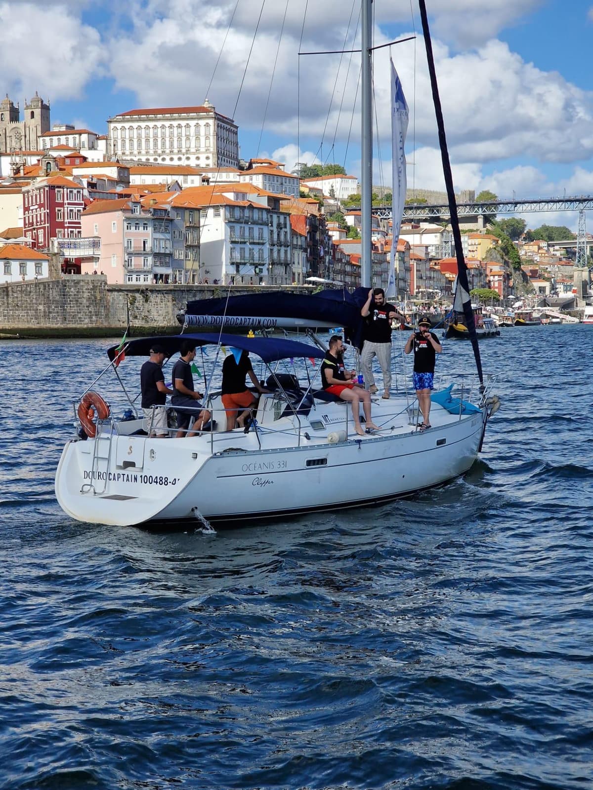 Porto: Exclusive Party aboard a charming sailboat with drink