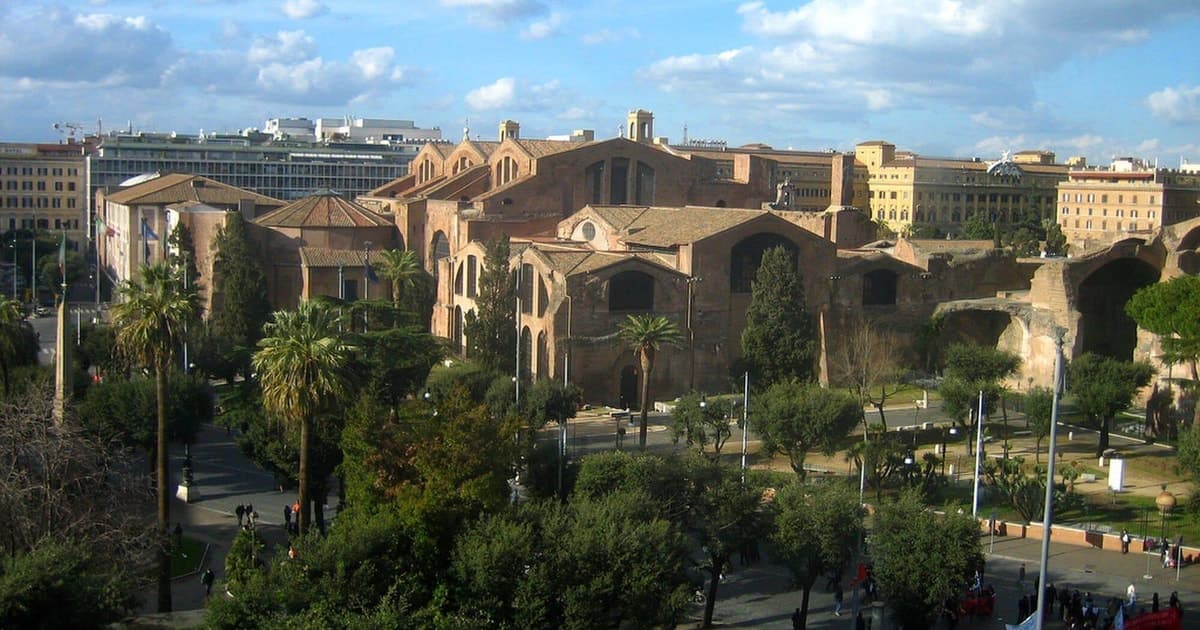 Desde Roma: acceso rápido a las Termas de Diocleciano y tour en autobús panorámico