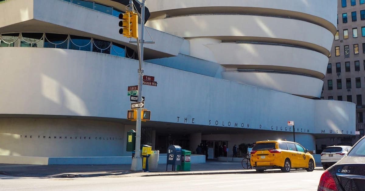 NYC: Guggenheim Ticket & Digital Tour with a City Walk