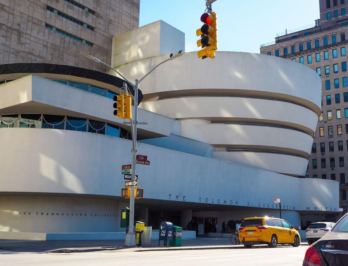 NYC: Guggenheim Ticket & Digital Tour with a City Walk