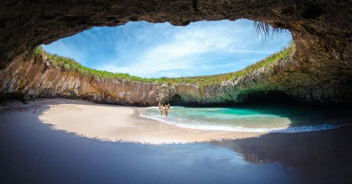 Parque Nacional Islas Marietas + Snorkeling en Los Arcos de Mismaloya