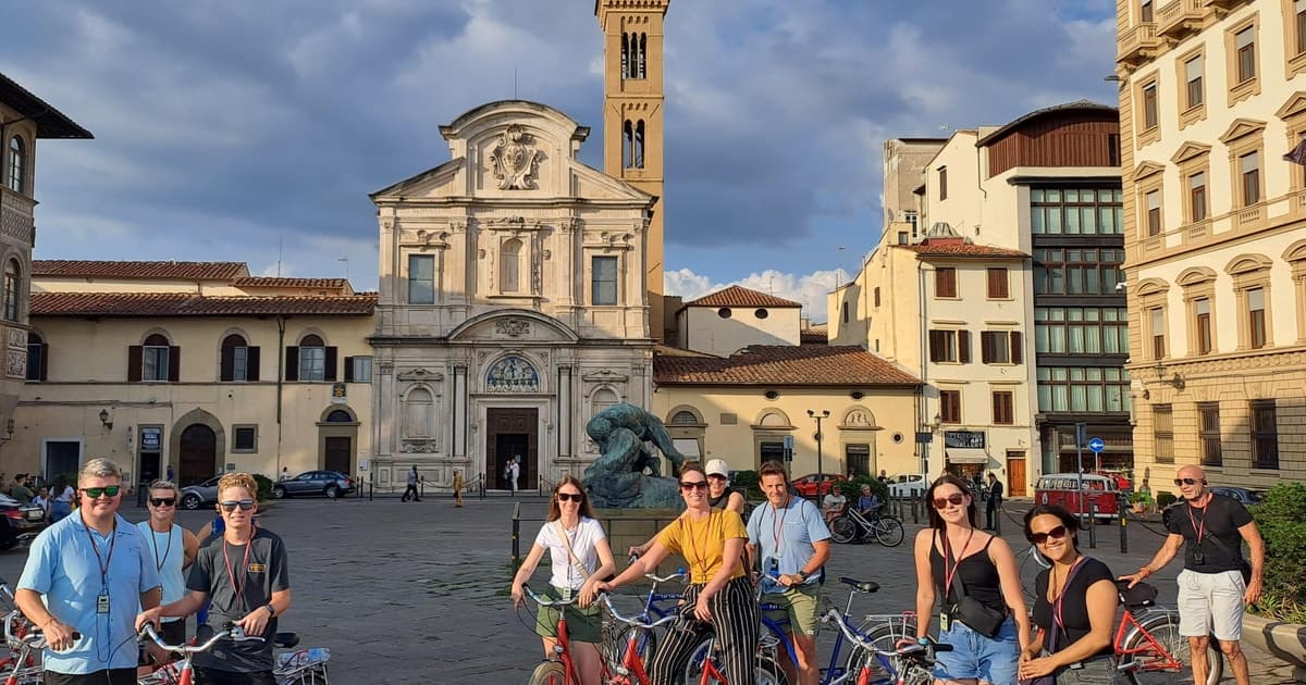 Florence at Night Bike Tour with Wine and Aperitivo Picnic