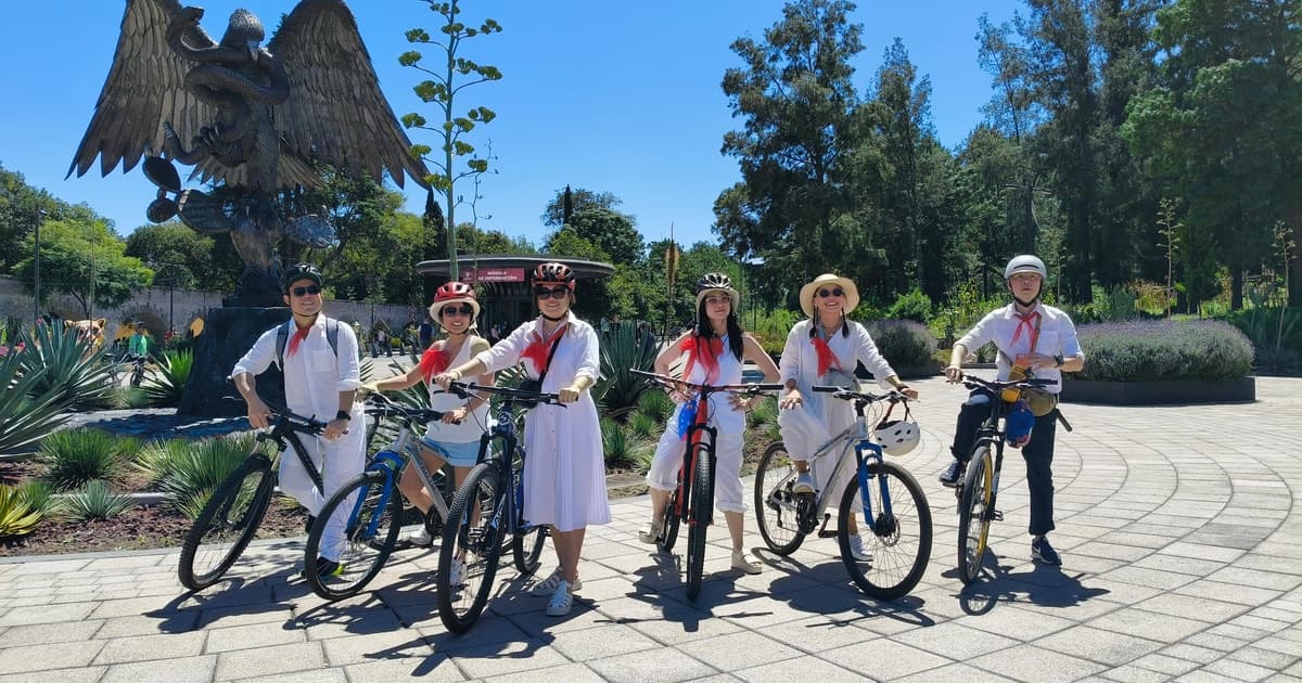 CDMX:Descubre las joyas secretas de Chapultepec en Bicicleta