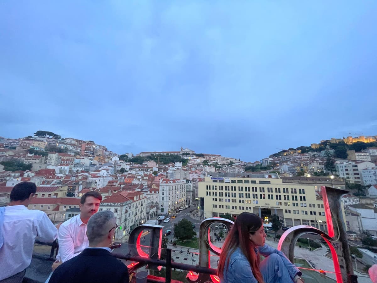 Lisbon : Rooftop Revelry: Sky Tour with 6 Rooftops & History