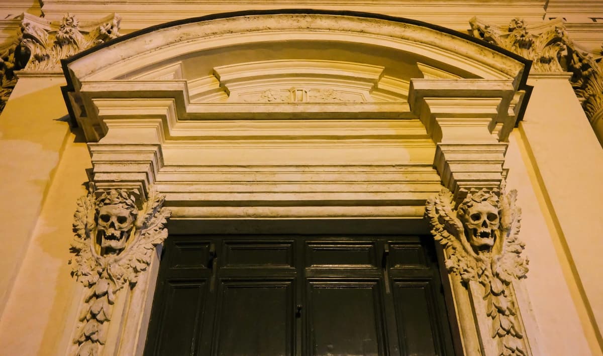Rome: Capuchin Crypts, Dark Centre & Ghost Tour Combo