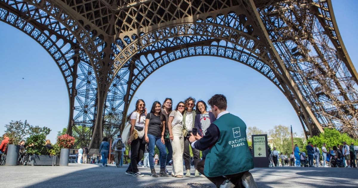 París: Torre Eiffel, tour por el Louvre y paseo en barco con cena por el Sena