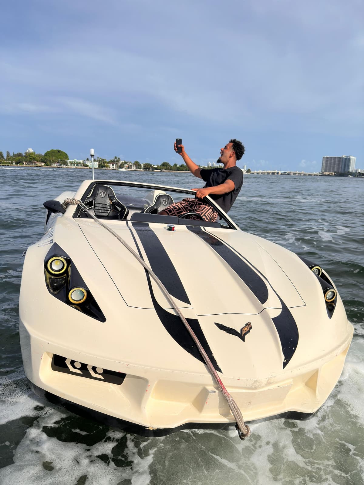 JetCars Miami Beach y paseo en barco gratis + 250 $ a pagar al registrarte