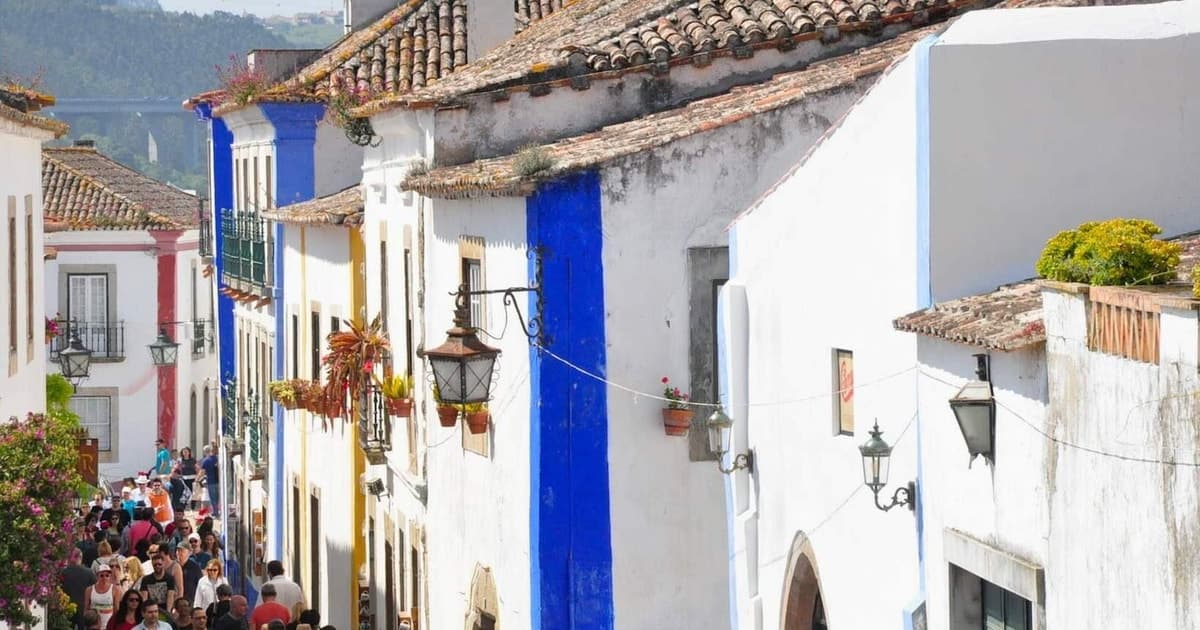 Half-day tour to Alcobaça Monastery and Óbidos Castle