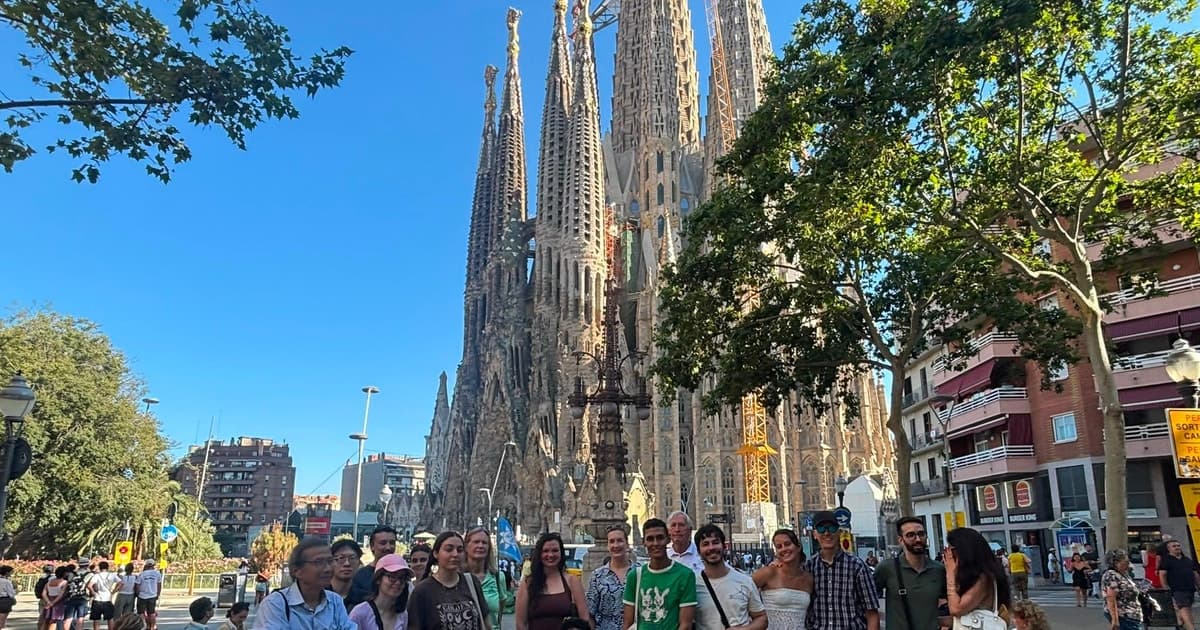 Tour guiado de la Sagrada Familia con acceso opcional a las torres