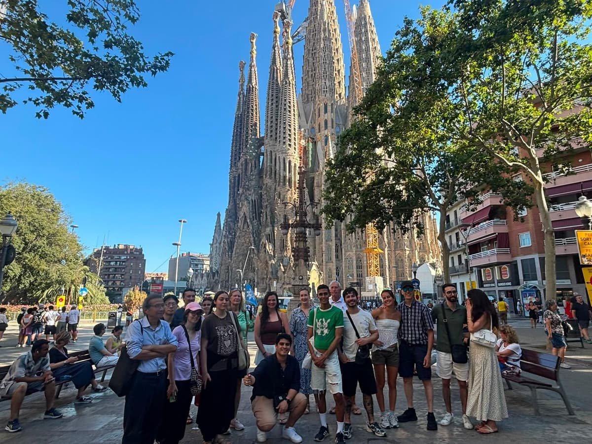 Tour guiado de la Sagrada Familia con mejora opcional para las torres