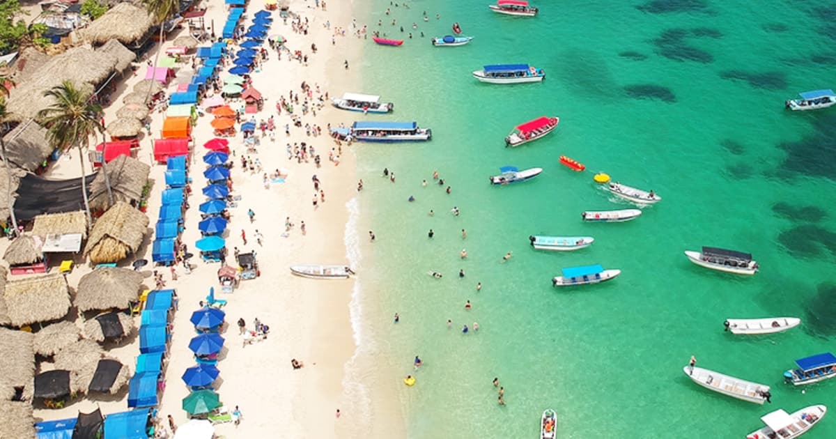 Cartagena: tour en barco de fiesta con 5 paradas en islas Rosario y almuerzo