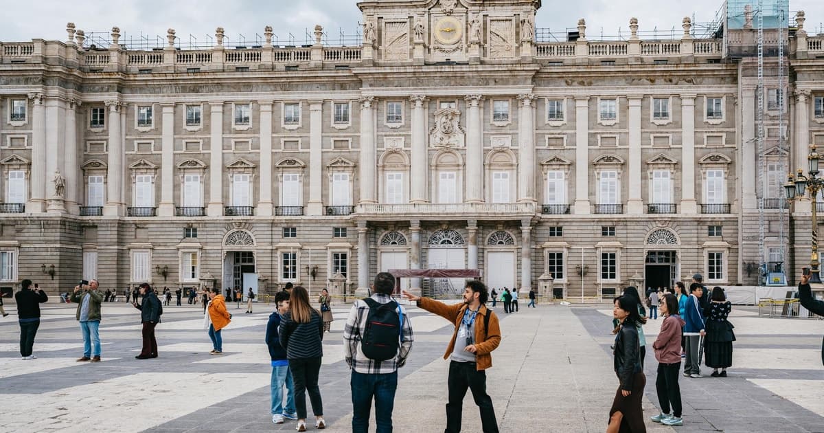 Madrid: Visita guiada al Palacio Real con ticket de entrada sin colas