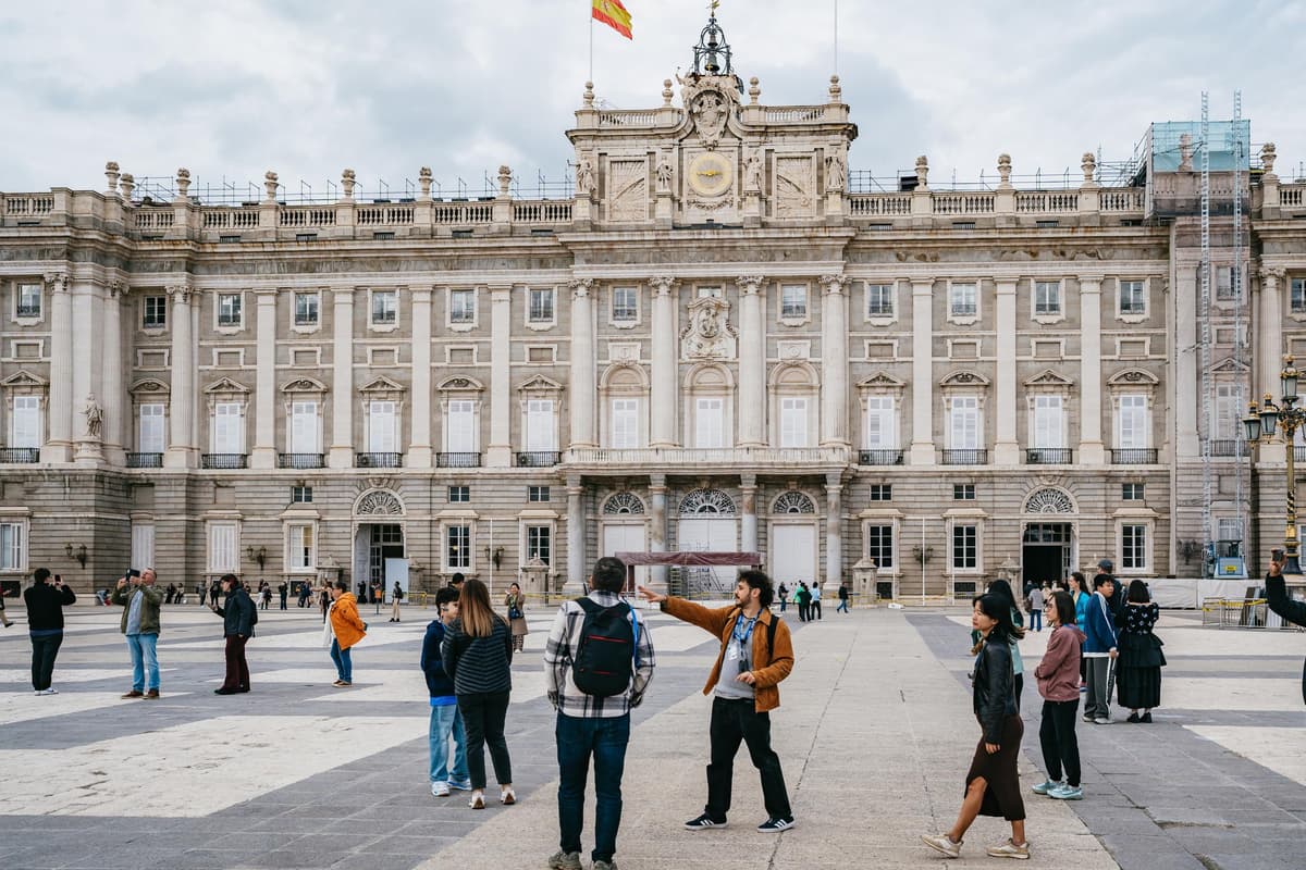 Madrid: Visita guiada al Palacio Real con ticket de entrada sin colas
