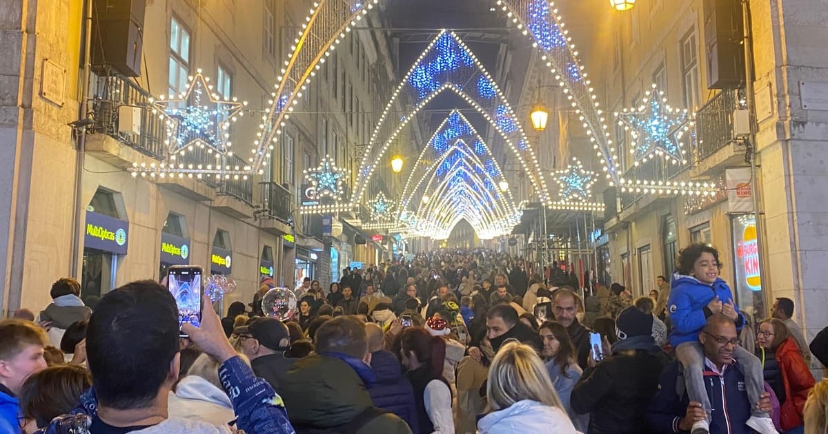 Lisbon Christmas Walking Tour : Tents, Tastes & History
