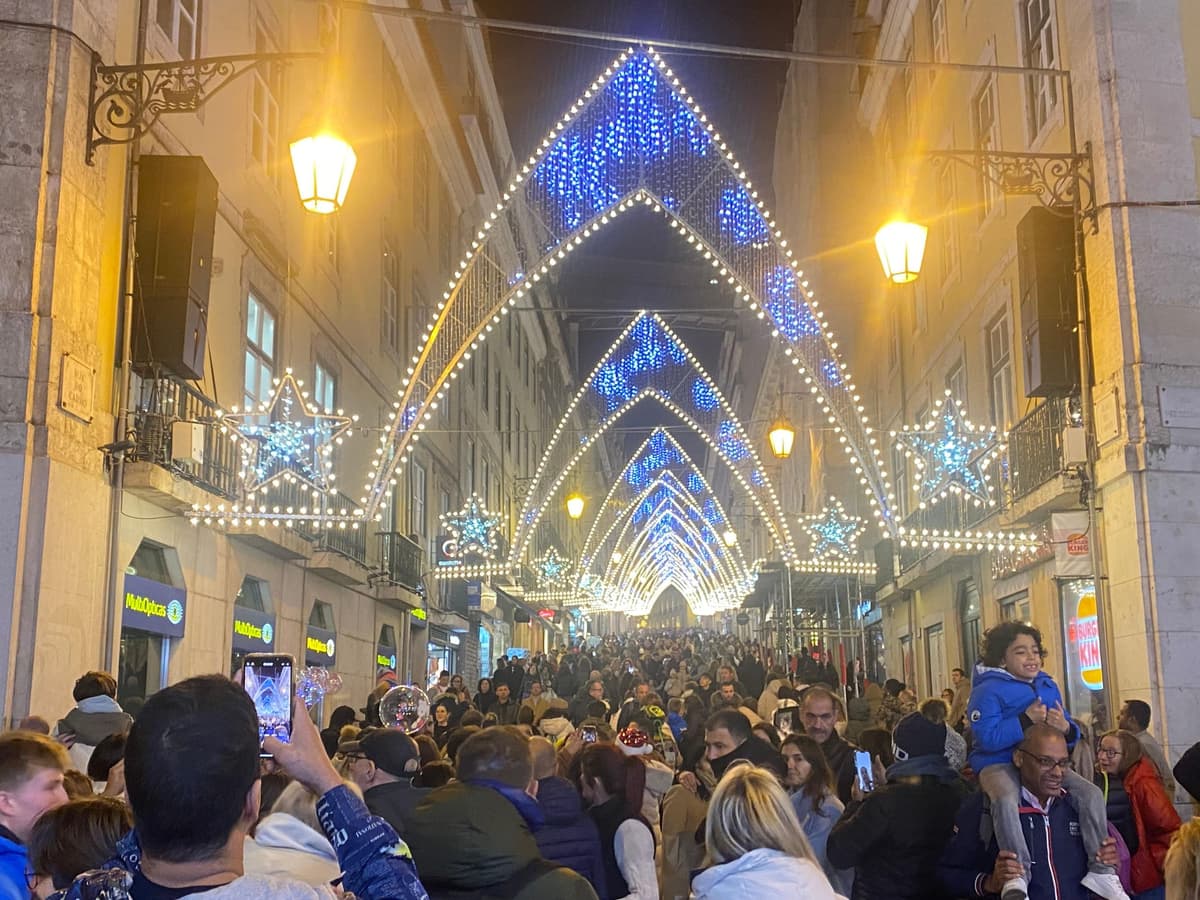Lisbon Christmas Walking Tour : Tents, Tastes & History