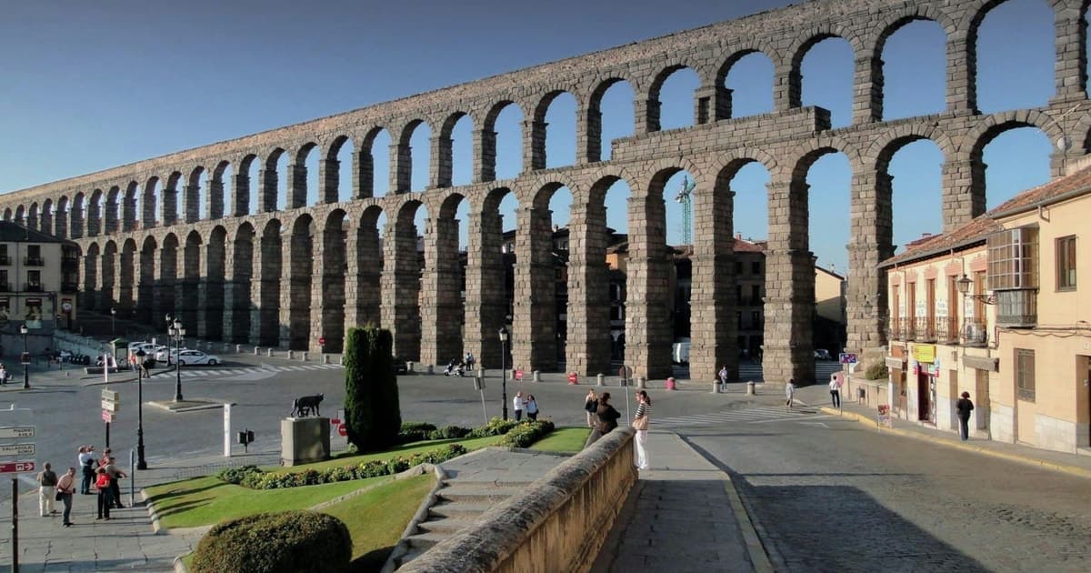 Segovia: Excursión desde Madrid con guía cultural y furgoneta