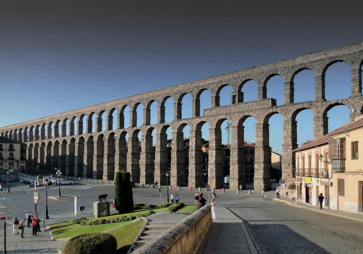 Segovia: Excursión desde Madrid con guía cultural y furgoneta