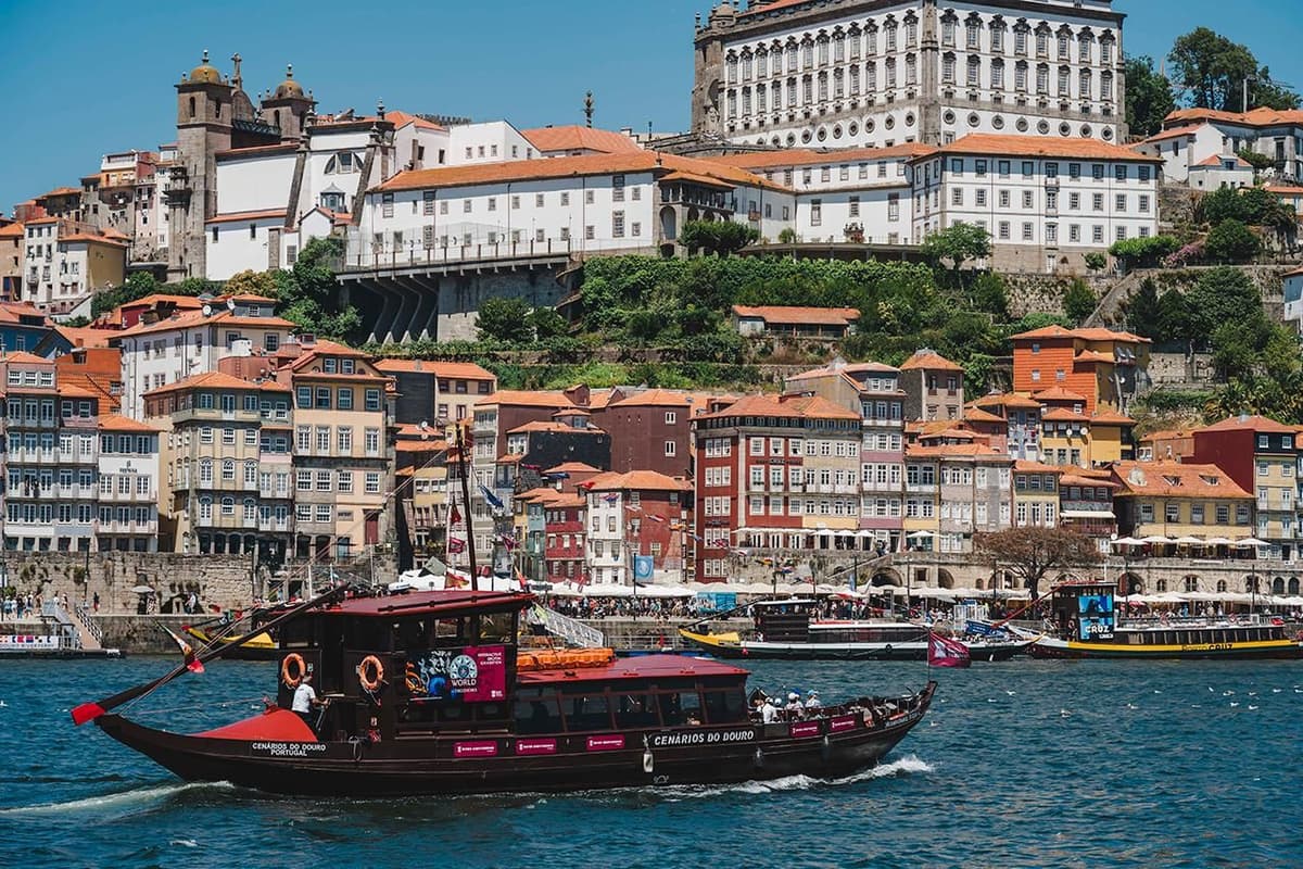 Porto: 6 Bridges Cruise & Sunset & World Discoveries Option