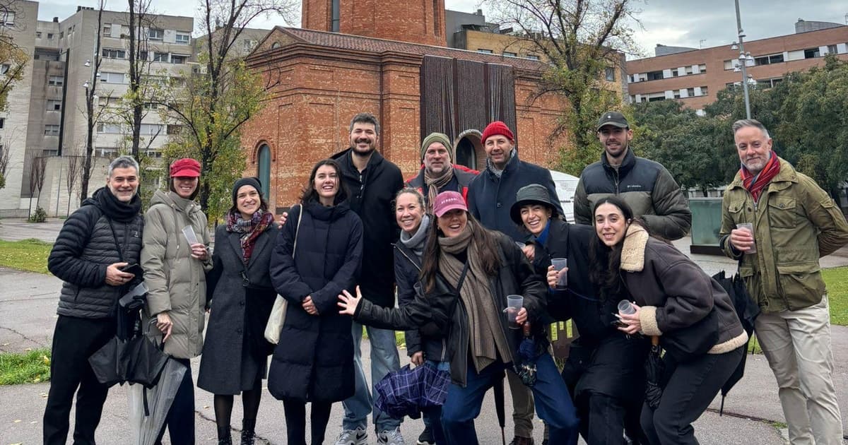 Barcelona: Wine Walking Tour: Discover Hidden Poblenou