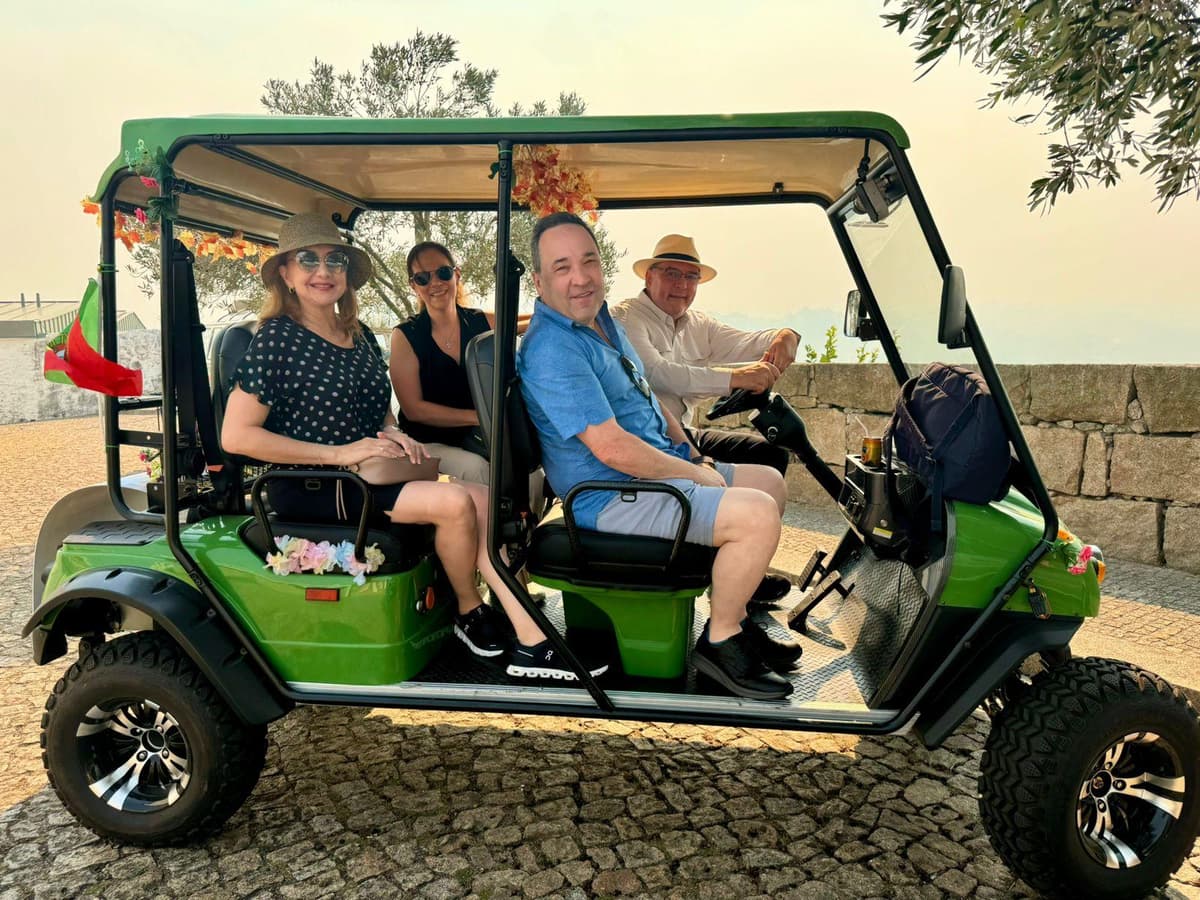 Porto: Private Electric Tuk-Tuk Tour – Landmarks & Ribeira