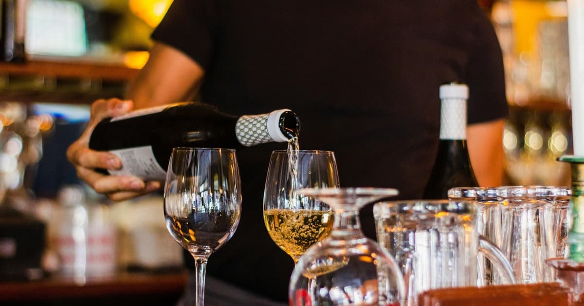 Lisbon Wine Tasting & Pub Crawl Experience